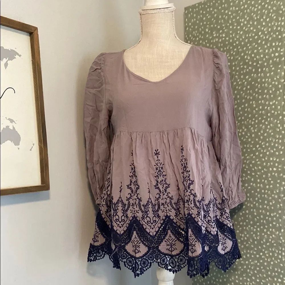 Altar'd State Gray & Navy Blue Embroidered Balloon Sleeve Tunic Blouse Size Med